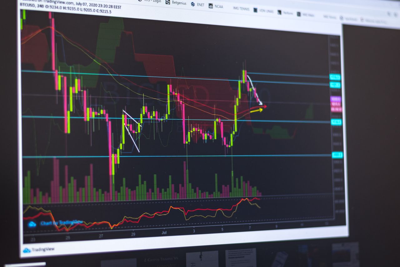why-choose-us Close-up of a computer screen displaying cryptocurrency market trends and trading data.
